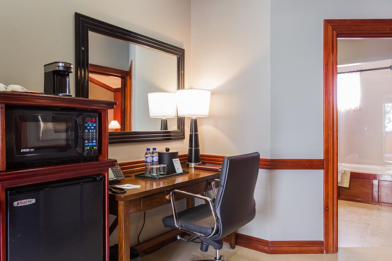 Best Western Plus Belize Biltmore Plaza Cidade de Belize Exterior foto